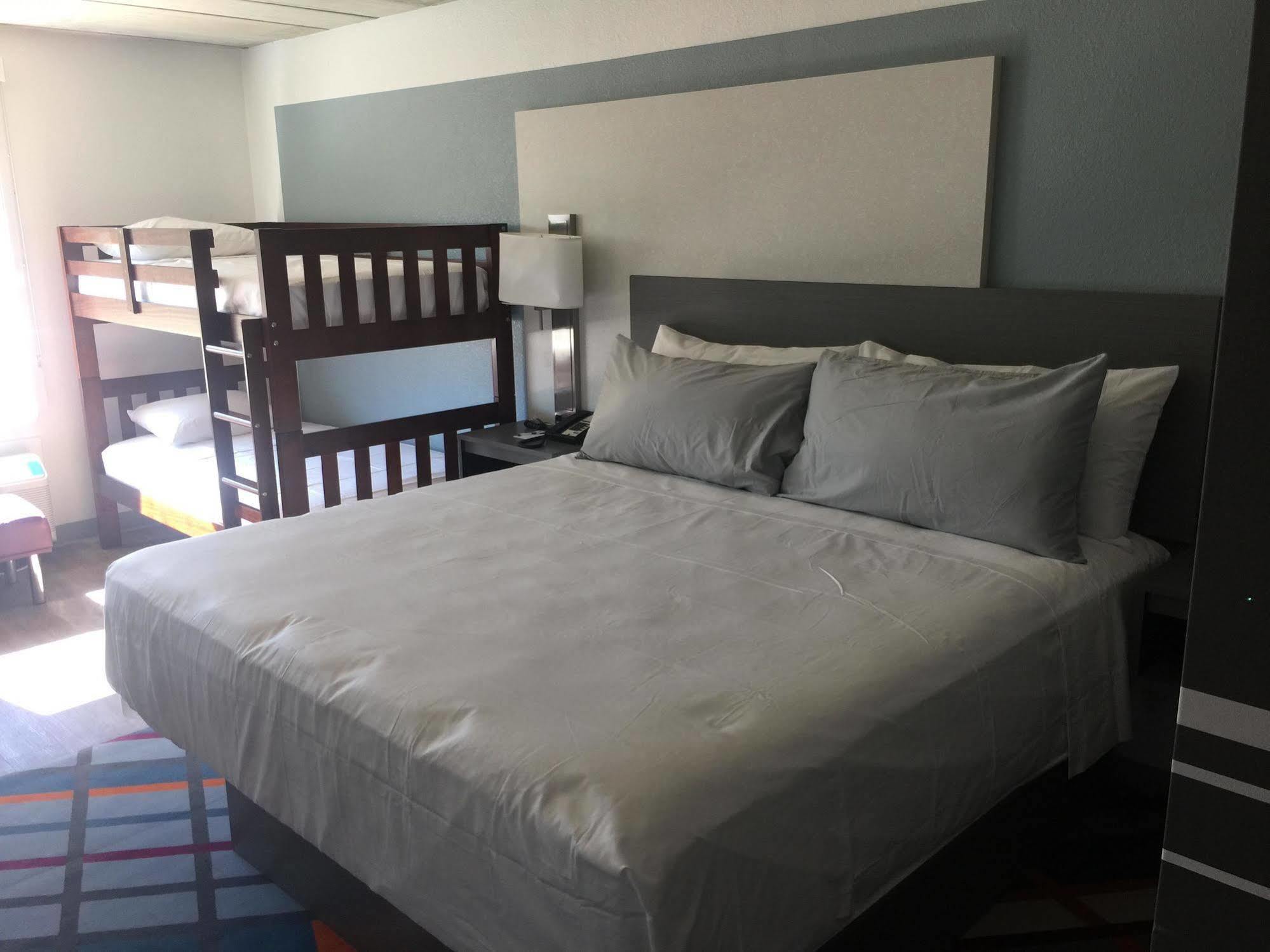 Hotel Tryp By Wyndham College Station Exterior foto