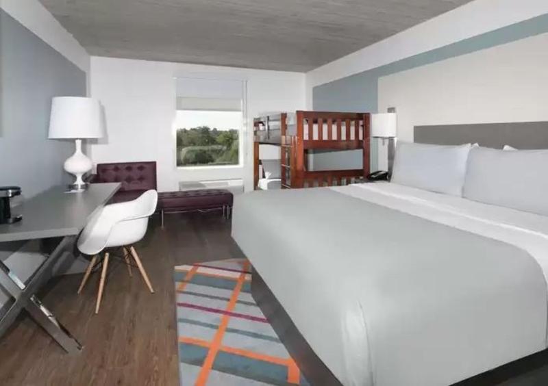 Hotel Tryp By Wyndham College Station Exterior foto
